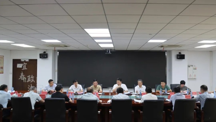 李晓楚与各县（市、区）党委政法委书记及“三区”党工委分管负责同志开展集体政治谈话